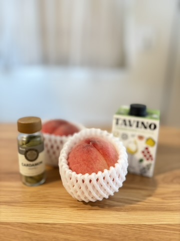 桃・カルダモン・白ワインの材料